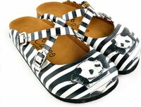 GOBY Clogs met Panda Hanging – Handgemaakt – Hoge Kwaliteit GOBY Clogs met Panda Hanging – Handgemaakt – Hoge Kwaliteit