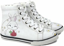 GOBY – Bunny met Aardbei High-Top Sneakers – Handmade en Vegan GOBY – Bunny met Aardbei High-Top Sneakers – Handmade en Vegan