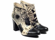 GOBY Monochrome Muse Enkellaarsjes – Handmade – Vegan Leer GOBY Monochrome Muse Enkellaarsjes – Handmade – Vegan Leer